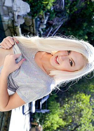 Alexa Grace pornpics hair photos