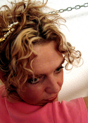 Blonde Lea pornpics hair photos