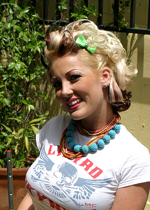 Candy Monroe pornpics hair photos