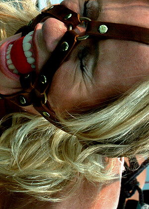 Chanel Preston pornpics hair photos