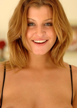 Kristina Blond pornpics hair photos