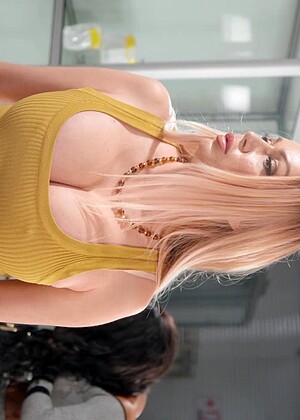 Kiki Minaj pornpics hair photos