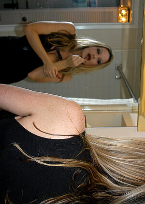 Lauren Phoenix pornpics hair photos