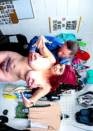 Kiki Daire pornpics hair photos